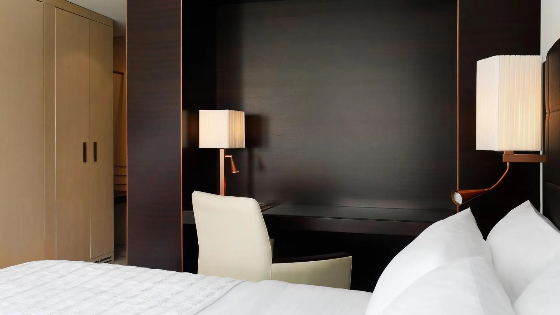 Le Meridien Stuttgart 5*,