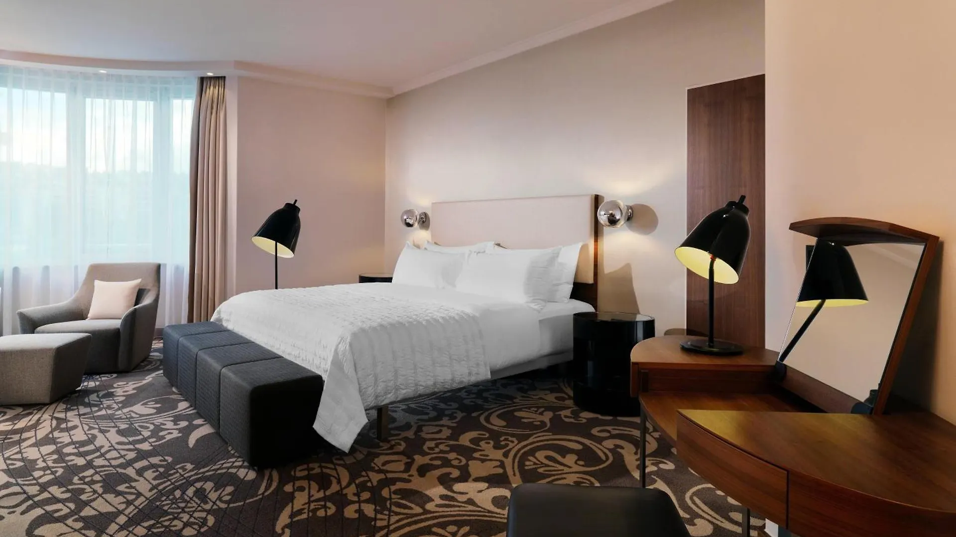 Le Meridien Štutgart 5*,